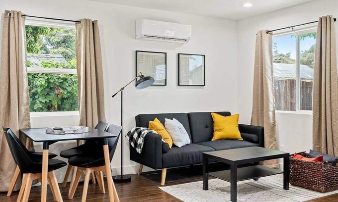 Bonita House | Cozy Hideout | Minutes From Downtown