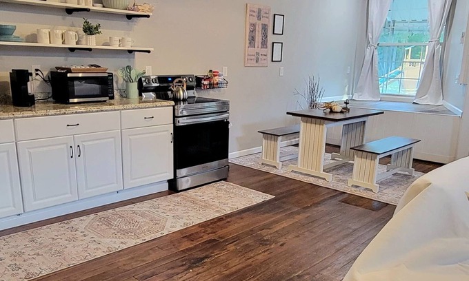 Leavenworth House | Cozy, historical retreat near the Overlook