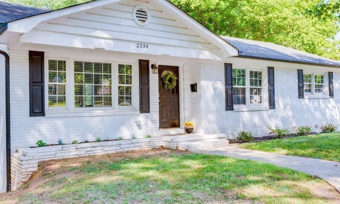 Charlotte House | Cozy Home ~7 min to airport&uptown+fire+grillπ₯