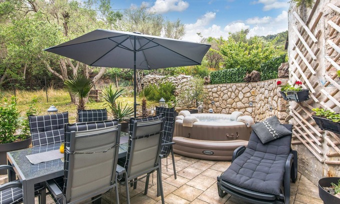 Miholascica House | Cozy home in Miholascica with WiFi