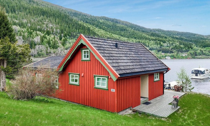 Leksvik House | Cozy home in Mosvik with house sea view