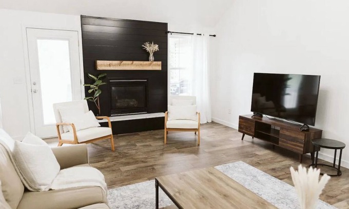 Ozark House | Cozy Home in Ozark, MO IDEAL LOCATION