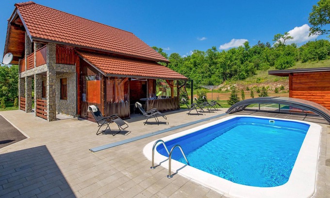 Perusic House | Cozy home in Perusic with jacuzzi