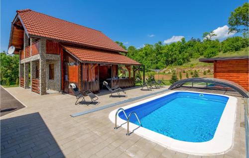 Perusic House | Cozy Home In Perusic With Jacuzzi