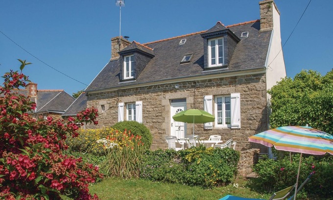 Pleubian House | Cozy home in Pleubian with WiFi