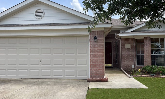 Ponder House | Cozy home in Ponder. Great for families or couples