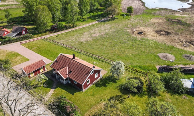 Tofta House | Cozy home in Rockneby with kitchen