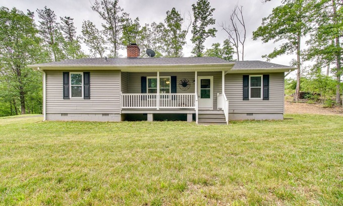 Star Tannery House | Cozy Home in Star Tannery w/Private Backyard!