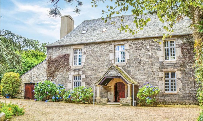 Taule House | Cozy Home In Taulé With Kitchen