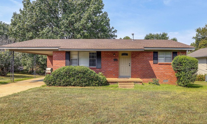 Oxford House | Cozy Home w/Grill: Walkable Oxford Location