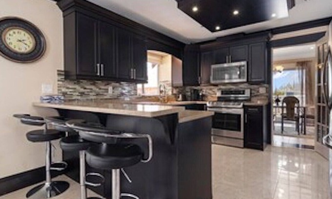 West Abbotsford House | Cozy Home with a View on Private Acre and Close to Hwy(Contact for longer Stay)