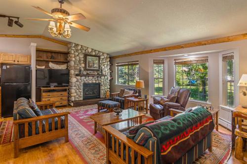 San Juan River Village House | Cozy Home with Hot Tub 7 Mi to Pagosa Hot Springs