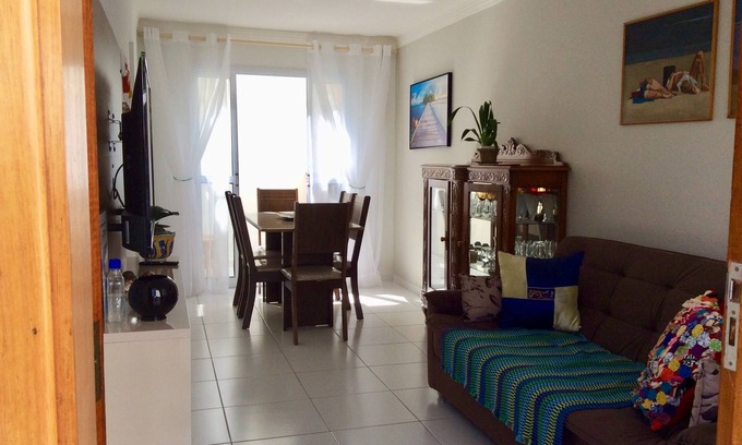 Parque Enseada House | COZY HOUSE, AIR CONDITIONING, BARBECUE, QUIET STREET, 15min walk from the beach