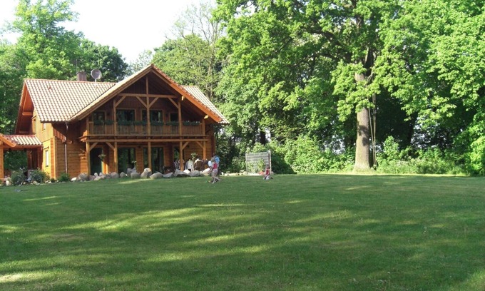 Friesack House | Cozy house "Gut Briesen" in the Westhavelland Nature Park with an old park
