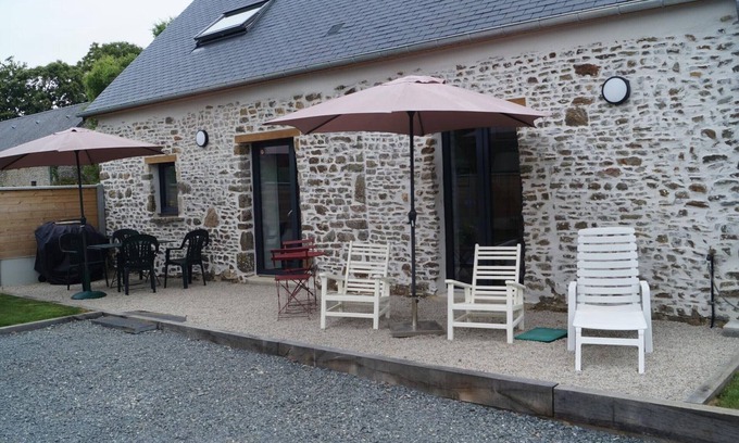 Portbail Cottage | Cozy house for 2 with private garden and wood stove