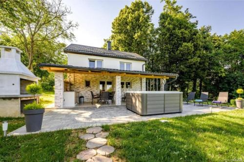 Jalzabet House | Cozy House In Nature With Hot Tub - Happy Rentals