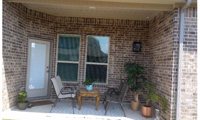 Richmond House | Cozy House in Richmond, Modern Amenities, Pet-Friendly, Community Pool and Gym!