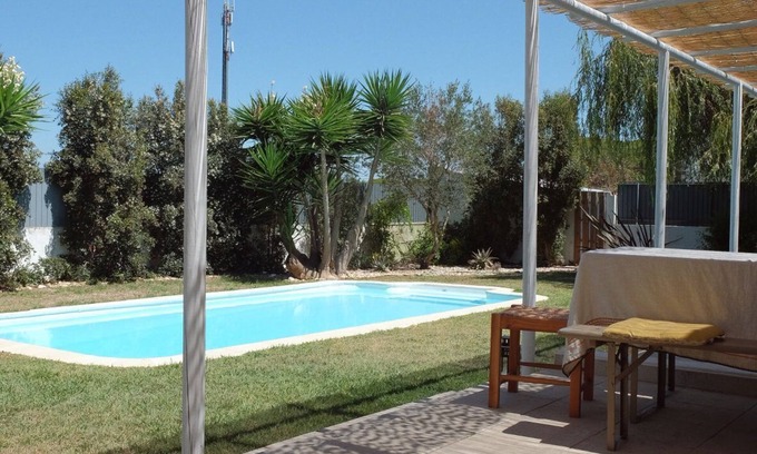Castelo House | Cozy house with gorgeous swimming pool,1m from the village and 15m from thbeach.