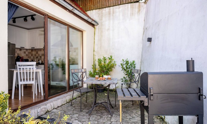 Brasov House | Cozy House with private Terrace, Bbq & Free Parking