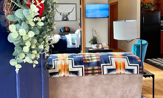 Four Corners Cabin | Cozy Hygge 2 bedroom cabin - kid friendly - farm stay