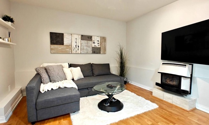 Upper Lonsdale House | Cozy in home Suite in Upper Lonsdale, footsteps away from it all