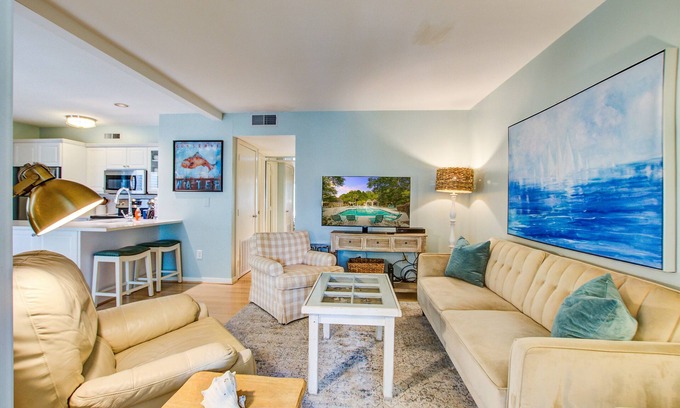 Seabrook Island Villa | Cozy Island Home with Balcony and W/D