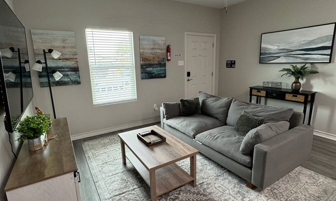 Del Mar House | Cozy jewel near Downtown!