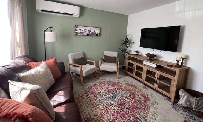 Prosser House | Cozy Kampflo Cottage ~ best location, block away from downtown!