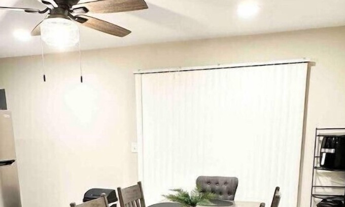 Summit Station House | Cozy King 4/2b great for family, work & groups