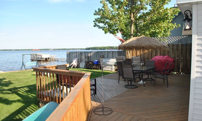 Cadillac Cottage | Cozy Lake Front Cottage on the Western Shore of Lake Mitchell