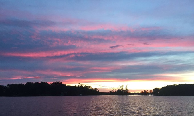 Fenelon Falls Cottage | Cozy lakefront cottage on scenic walking trail