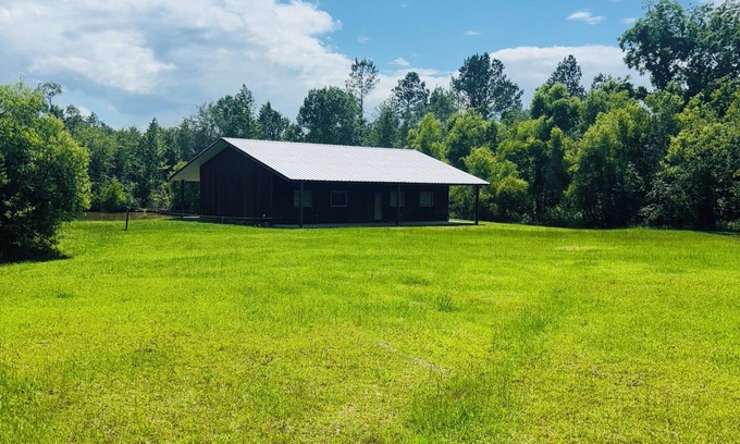 Kite Cabin | Cozy Lakeside Cabin, Hot tub, Outdoor Fire pit. Star Gazing Zone!