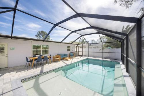 Largo House | Cozy Largo Cottage Family-Friendly Heated Pool