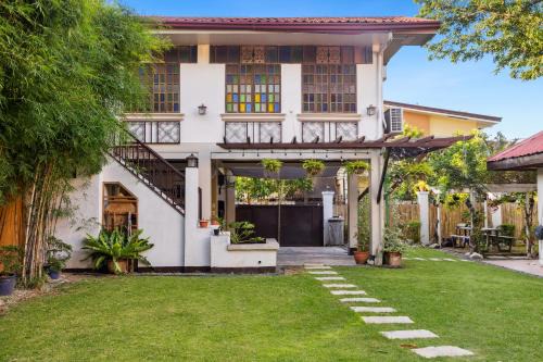 Las Pinas House | Cozy Las Pinas Haven with Big Garden, Pet Friendly - Near Super Market and the Airport