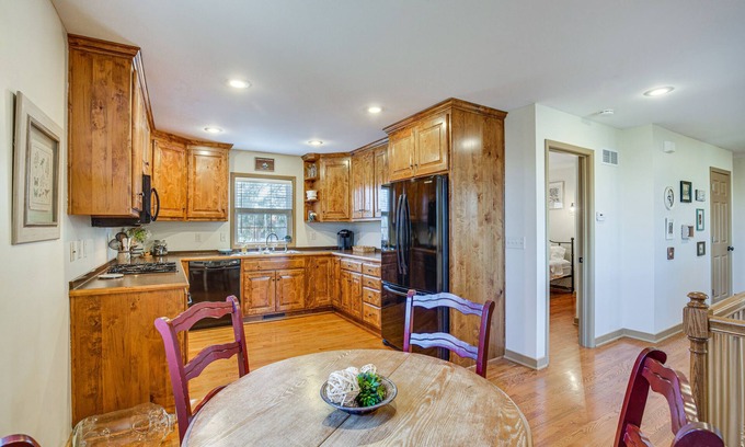 Liberty Cottage | Cozy Liberty Getaway w/Fire Pit & Patio!