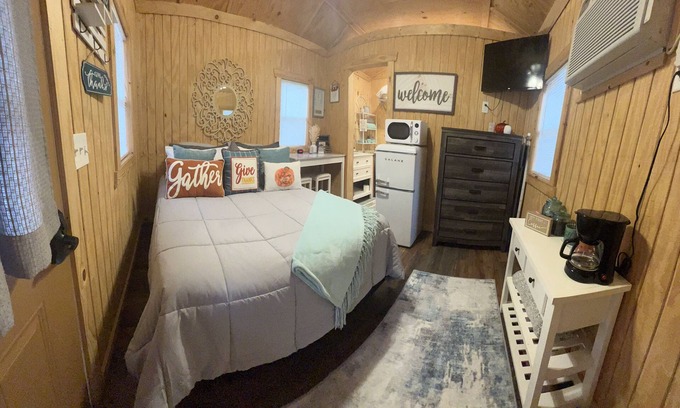 Caney Cabin | Cozy little cabin in a small town