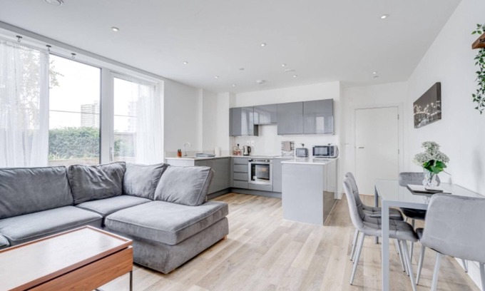 Latchmere Apartment | Cozy London Apartment With 2 Bedrooms