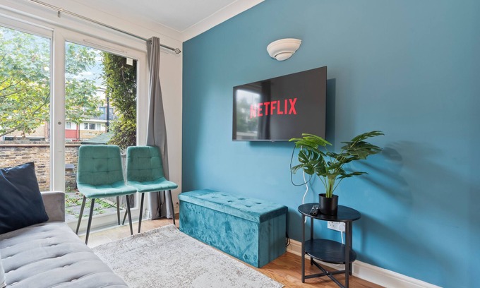 South Bermondsey House | Cozy London Townhouse with 4 Bedrooms