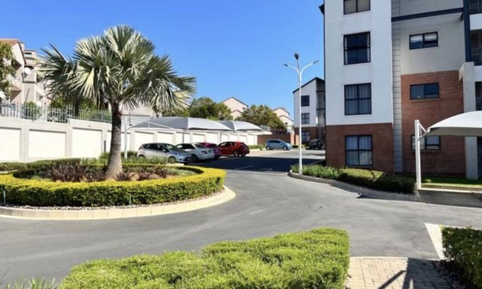 Greater Johannesburg Metropolitan Area Condo | Cozy, Luxurious Apartment With Infinitypool