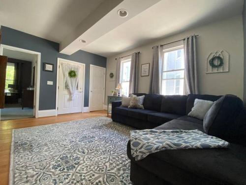 Adrian Apartment | Cozy Main Street Flat