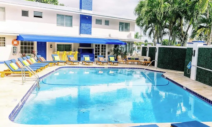 Lauderdale Harbours Apartment | Cozy Micro-Studio w/Kitchenette, Pool, & Parking