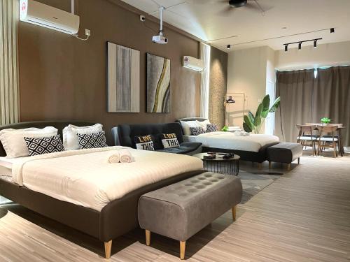 Tebrau Apartment | Cozy Milky Home Mount Austin JB 5 Pax