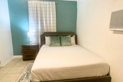 Cypress Apartment | Cozy MiniStudio with Queen Bed Coffee