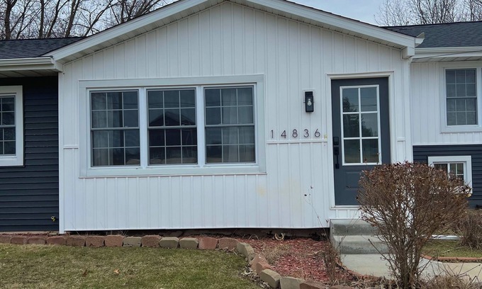 Battle Creek House | Cozy Modern Farmhouse Prime Lakeview Location