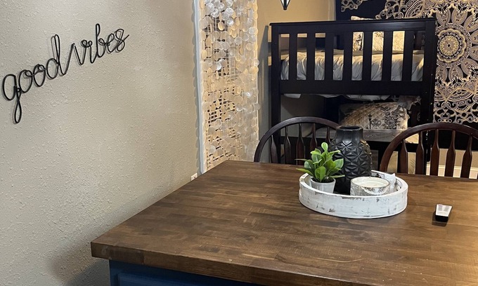 Lexington House | Cozy, modern home. Pet friendly!