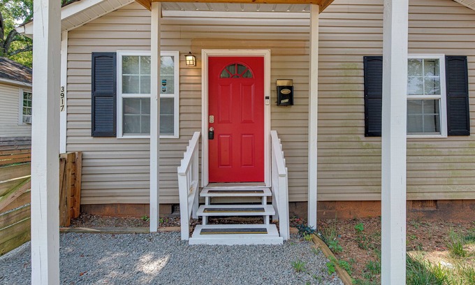 Enderly Park House | Cozy Modern Retreat Centrally Located Free Parking