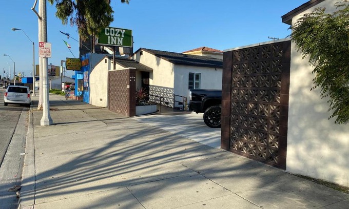 Lynwood Hotel | Cozy motel
