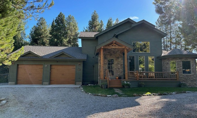 Alpine Northeast House | Cozy mountain retreat with a hot tub; steps to national forest trails!