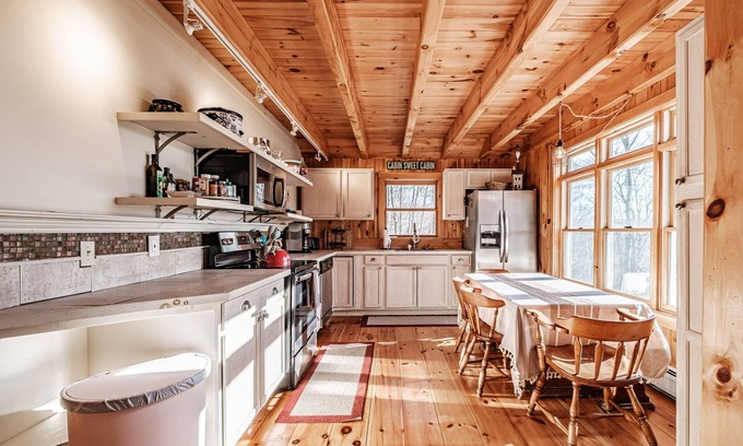 Bryant Pond Cabin | Cozy mountainside Sunday River Cabin Retreat