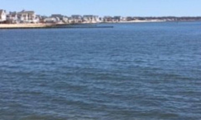Westbrook Center Cottage | Cozy Nantucket Style Cottage, mins walk to private beach.